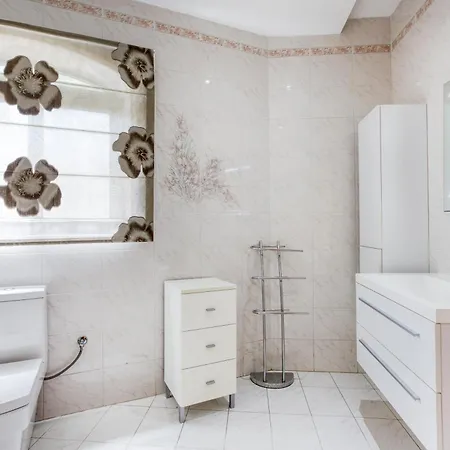 Stunning 4br With Private Pool & Parking By 360 Estates Villa