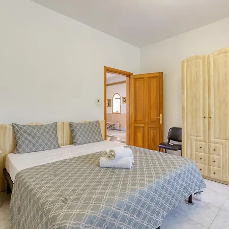 Stunning 4br With Private Pool & Parking By 360 Estates *