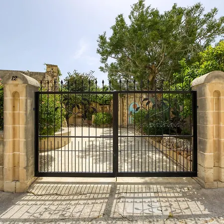 Villa Stunning 4br With Private Pool & Parking By 360 Estates *