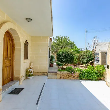 Stunning 4br With Private Pool & Parking By 360 Estates *