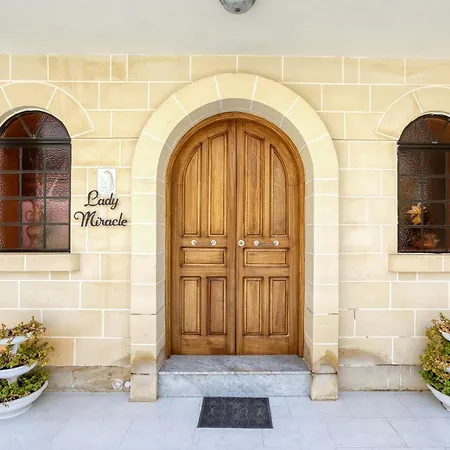Stunning 4br With Private Pool & Parking By 360 Estates