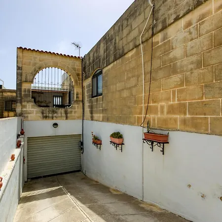 Stunning 4br With Private Pool & Parking By 360 Estates Attard