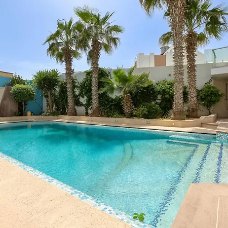 Stunning 4br With Private Pool & Parking By 360 Estates Villa