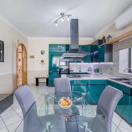 Stunning 4br With Private Pool & Parking By 360 Estates *
