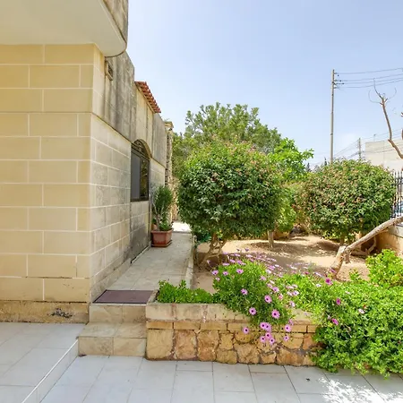 Stunning 4br With Private Pool & Parking By 360 Estates Villa *