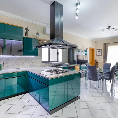 Stunning 4br With Private Pool & Parking By 360 Estates Villa Attard