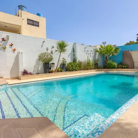 Stunning 4br With Private Pool & Parking By 360 Estates